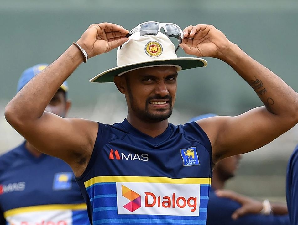 විනය කැඩූ ධනුෂ්කට වෙච්ච දේ විනය කැඩූ ධනුෂ්කට වෙච්ච දේ