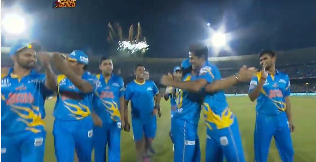 තියුණු තරඟයකින් පසු ඉන්දීය ලෙජන්ඩ්ස් පිළට ලකුණු 14ක ජයක් තියුණු තරඟයකින් පසු ඉන්දීය ලෙජන්ඩ්ස් පිළට ලකුණු 14ක ජයක්