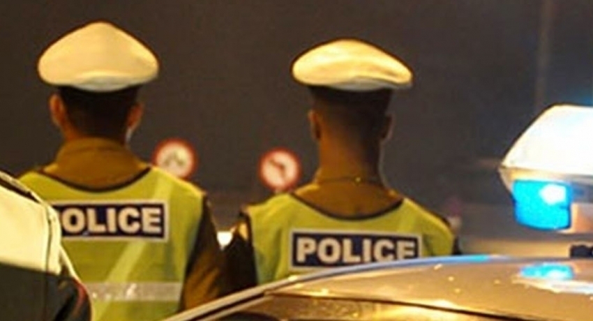 පොලිසියත් යට කර පළායාමට තැත් කළ ආබාධිත රියදුරා පොලිසියත් යට කර පළායාමට තැත් කළ ආබාධිත රියදුරා