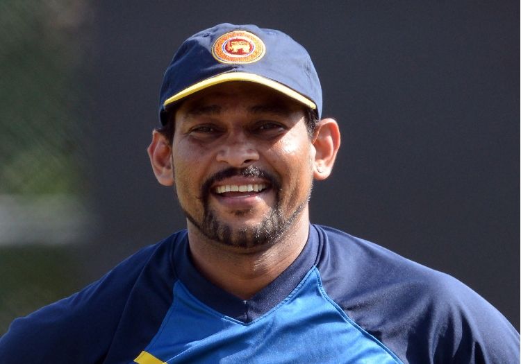 ඩිල්ෂාන්ගේ අභ්‍යන්තර ලේ වහනයක් – ලෙජන්ඩ්ස් තරග බිමේ සිටියේත් අසනීපයෙන් (VIDEO)