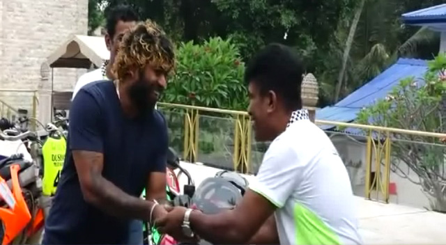 මෙරට නව යතුරුපැදි කණ්ඩායමක් බිහිවෙයි (Video) මෙරට නව යතුරුපැදි කණ්ඩායමක් බිහිවෙයි (Video)