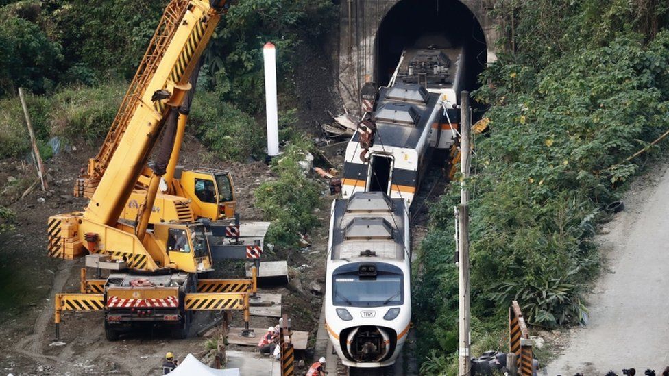 ජීවිත 50ක් බිලි ගත් තායිවාන දුම්රිය අනතුරට වග කිවයුතු අය හඳුනා ගැනේ ජීවිත 50ක් බිලි ගත් තායිවාන දුම්රිය අනතුරට වග කිවයුතු අය හඳුනා ගැනේ