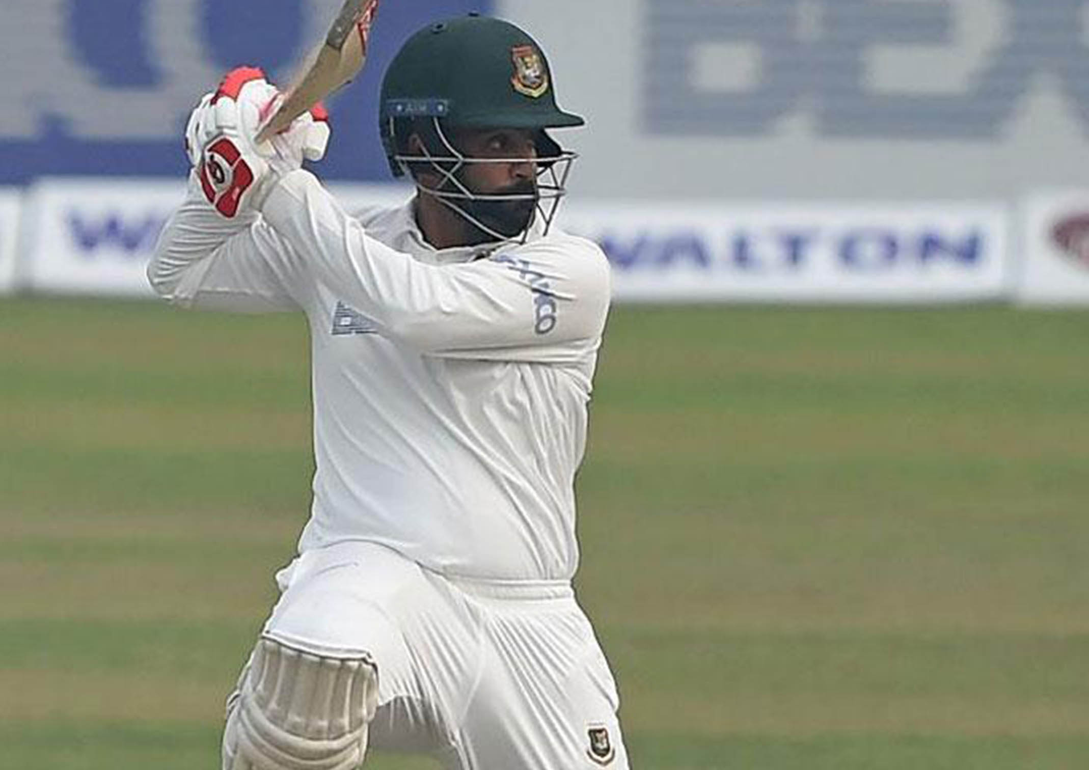 බංග්ලාදේශ කණ්ඩායම එක් කඩුල්ලක් දැවී ලකුණු 106යි බංග්ලාදේශ කණ්ඩායම එක් කඩුල්ලක් දැවී ලකුණු 106යි