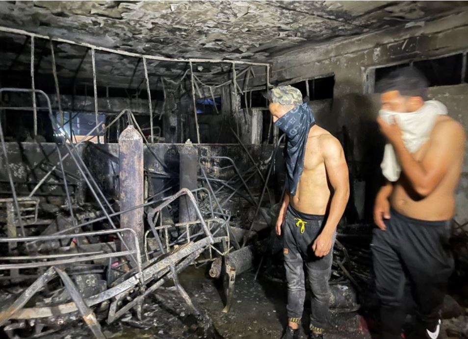 ‘ඔක්සිජන් ටැංකි පුපුරා යයි’ බැග්ඩෑඩ් කොවිඩ් රෝහලේ ගින්නෙන් 27ක් මරුට (VIDEO)