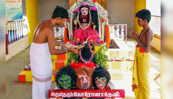 කොරෝනාවලට අධිපති ‘කොරෝනා දේවී’යට පුද පූජා (VIDEO)