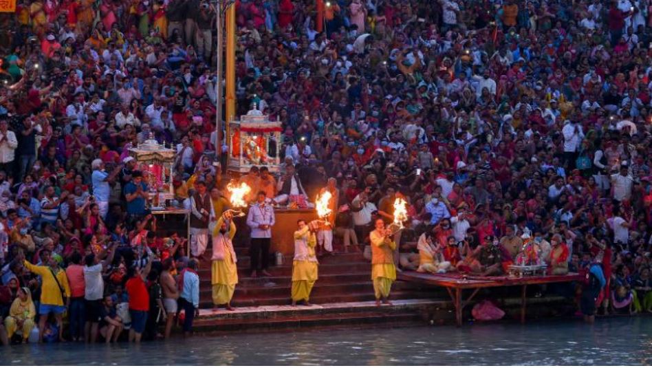 කොවිඩ් නිසා වැළපෙන ඉන්දියාවේ කුම්භ මේලා අවසානයට මිලියන 7කටත් වැඩි ජන ගඟක්