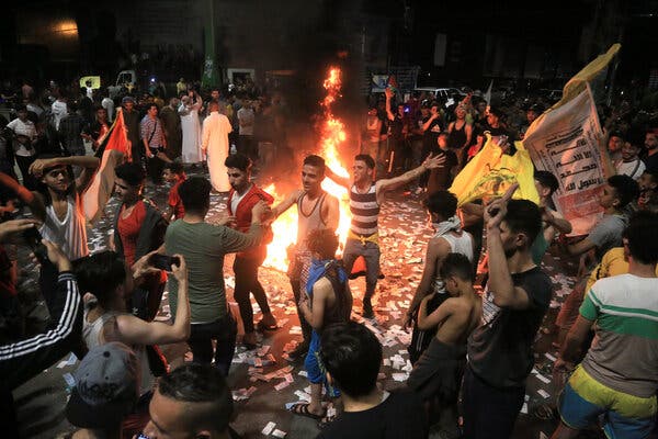 දෙවියන්ට ස්තූති කරමින් සටන් විරාමය සැමරූ මිනිස්සු දෙවියන්ට ස්තූති කරමින් සටන් විරාමය සැමරූ මිනිස්සු