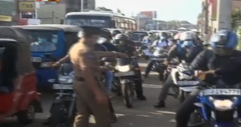 සංචරණ සිමා අතරේ කොළඹට ඇතුළුවූ වාහන ගණන ඔබ දන්නවාද ? සංචරණ සිමා අතරේ කොළඹට ඇතුළුවූ වාහන ගණන ඔබ දන්නවාද ?