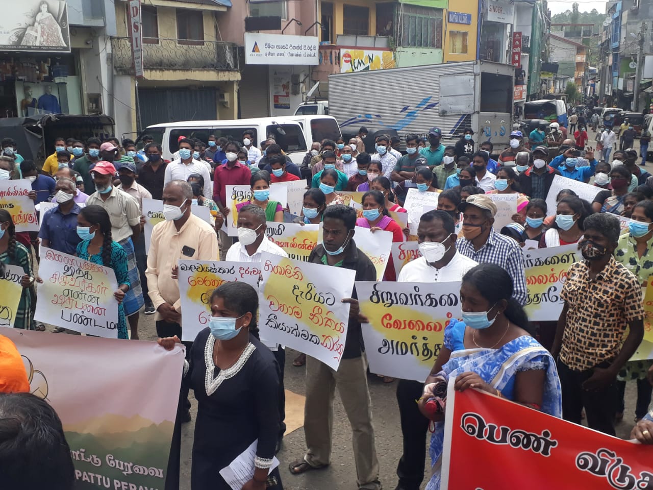 බදියුදීන්ගේ නිවසේදී මියගිය දැරියට සාධාරණයක් ඉල්ලා රාගලදීත් විරෝධතාවයක් බදියුදීන්ගේ නිවසේදී මියගිය දැරියට සාධාරණයක් ඉල්ලා රාගලදීත් විරෝධතාවයක්