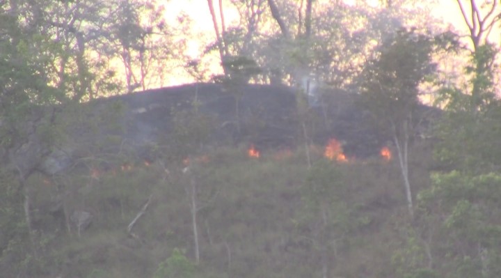 රන්දෙණිය මීදෙණිය කඳු රක්ෂිතයේ ගින්නක් – අක්කර 30කට වඩා විනාශයි රන්දෙණිය මීදෙණිය කඳු රක්ෂිතයේ ගින්නක් – අක්කර 30කට වඩා විනාශයි