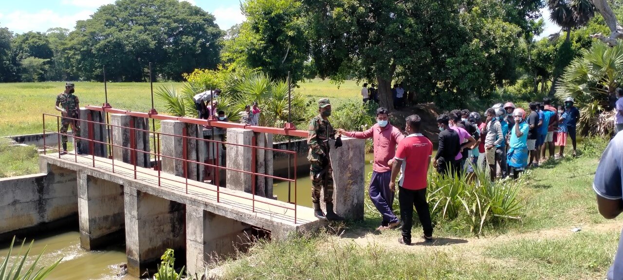 හඳුනානොගත් පුද්ගල මළ සිරුරක් ඇළකින් හමු වෙයි හඳුනානොගත් පුද්ගල මළ සිරුරක් ඇළකින් හමු වෙයි